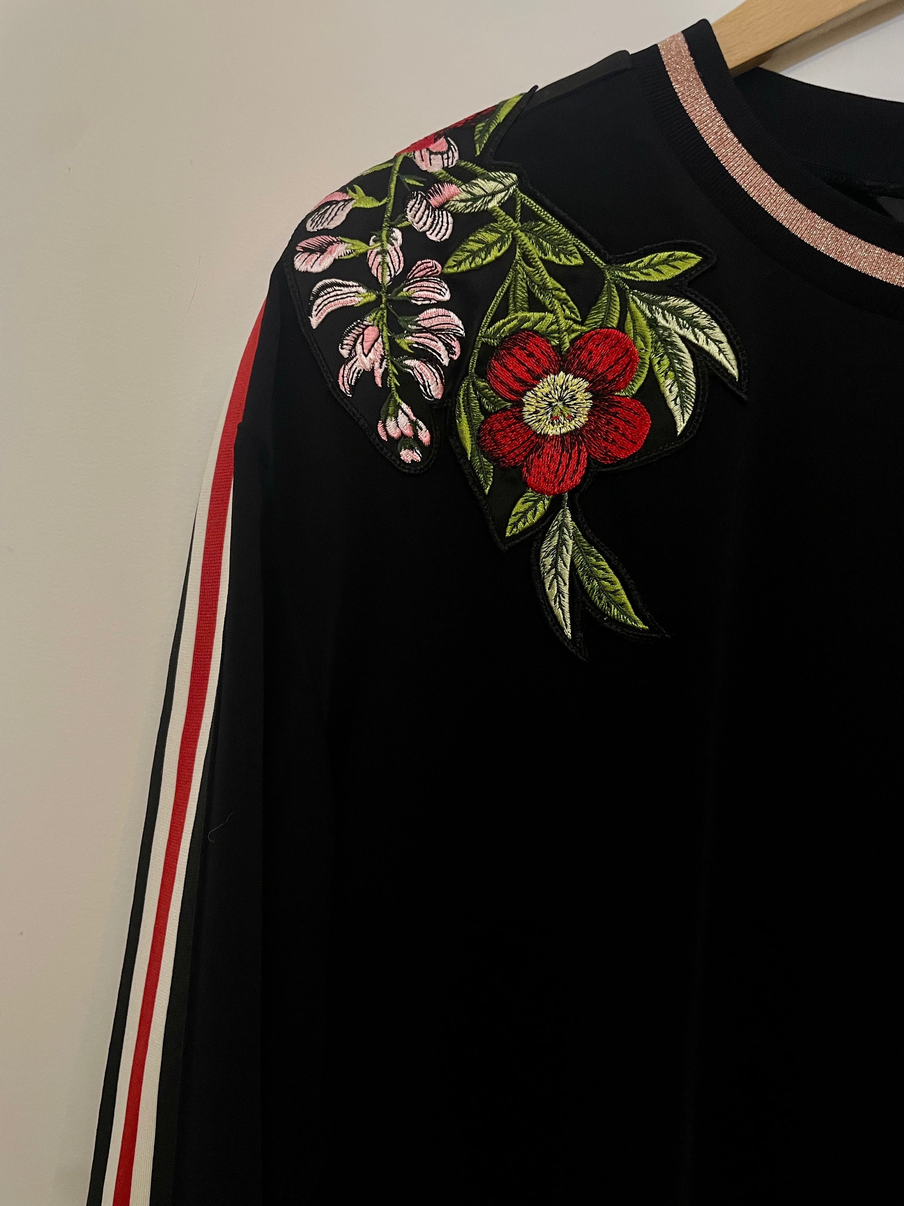 Ted Baker - Maddeyy embroidered trim top - Size 3