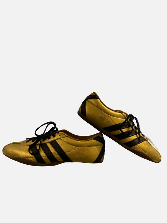 Adidas Originals BNWT - Size 9