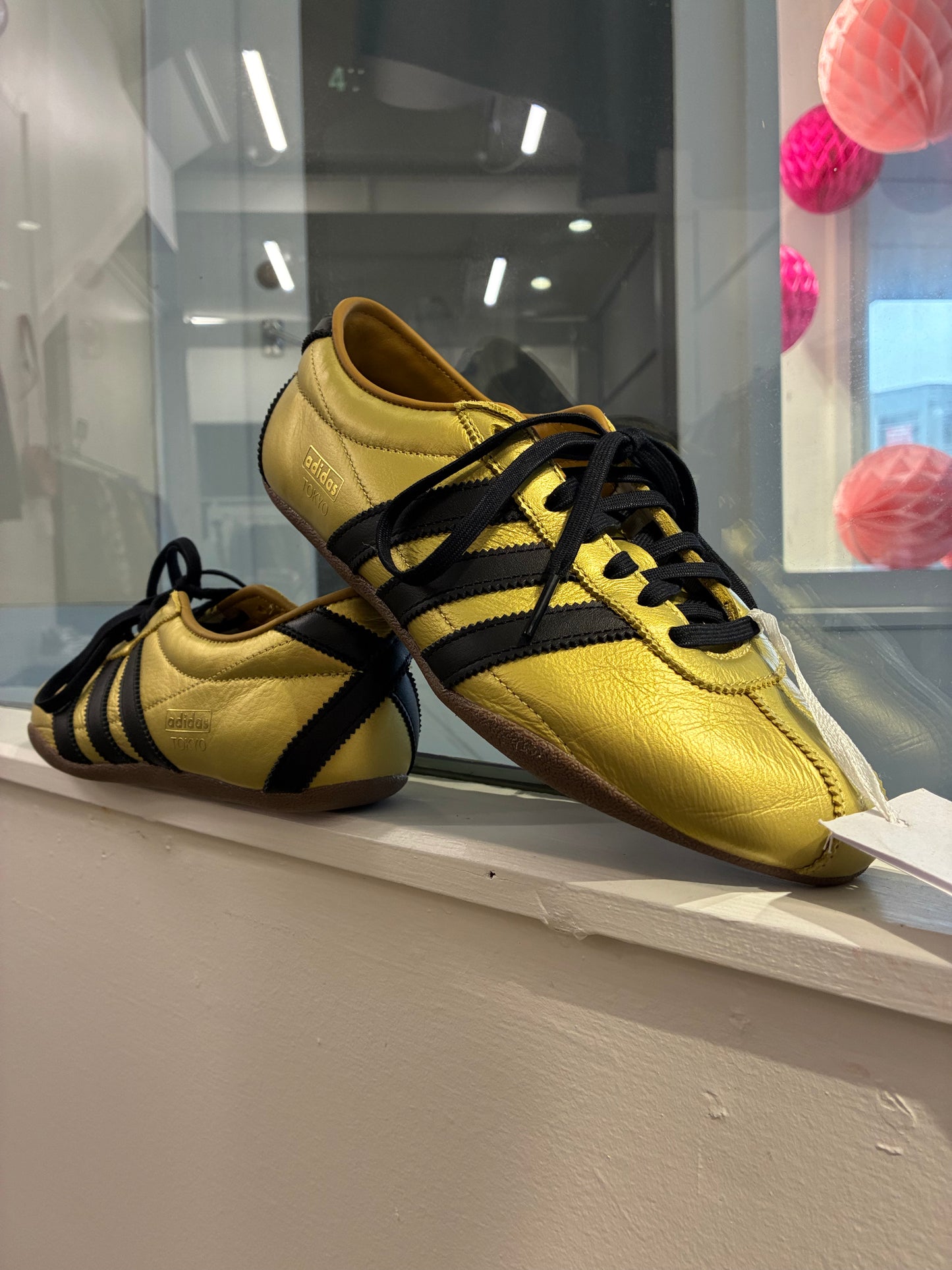 Adidas Originals BNWT - Size 9