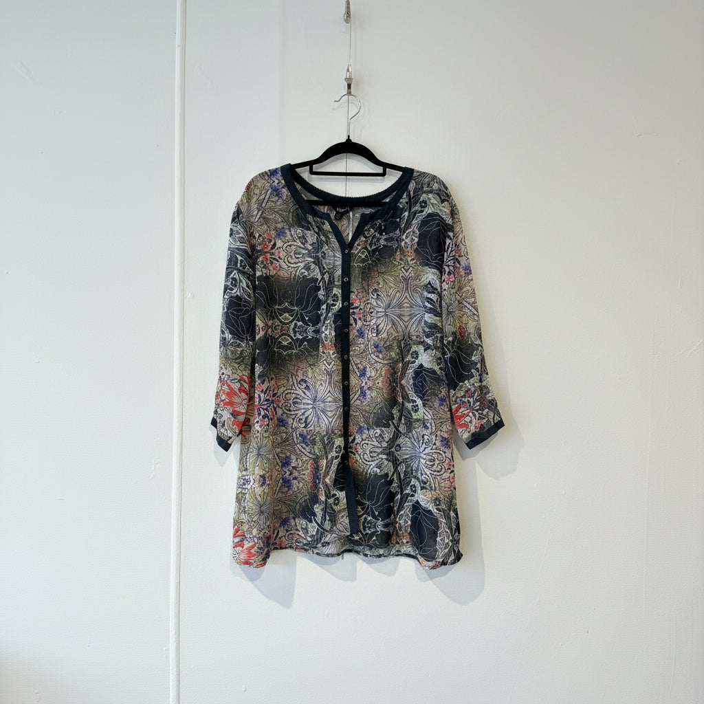 Verge - Semi sheer top - Size L