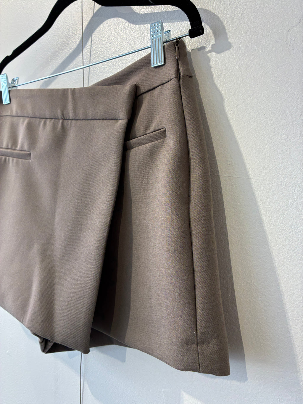 Zara - Taupe shorts - Size M