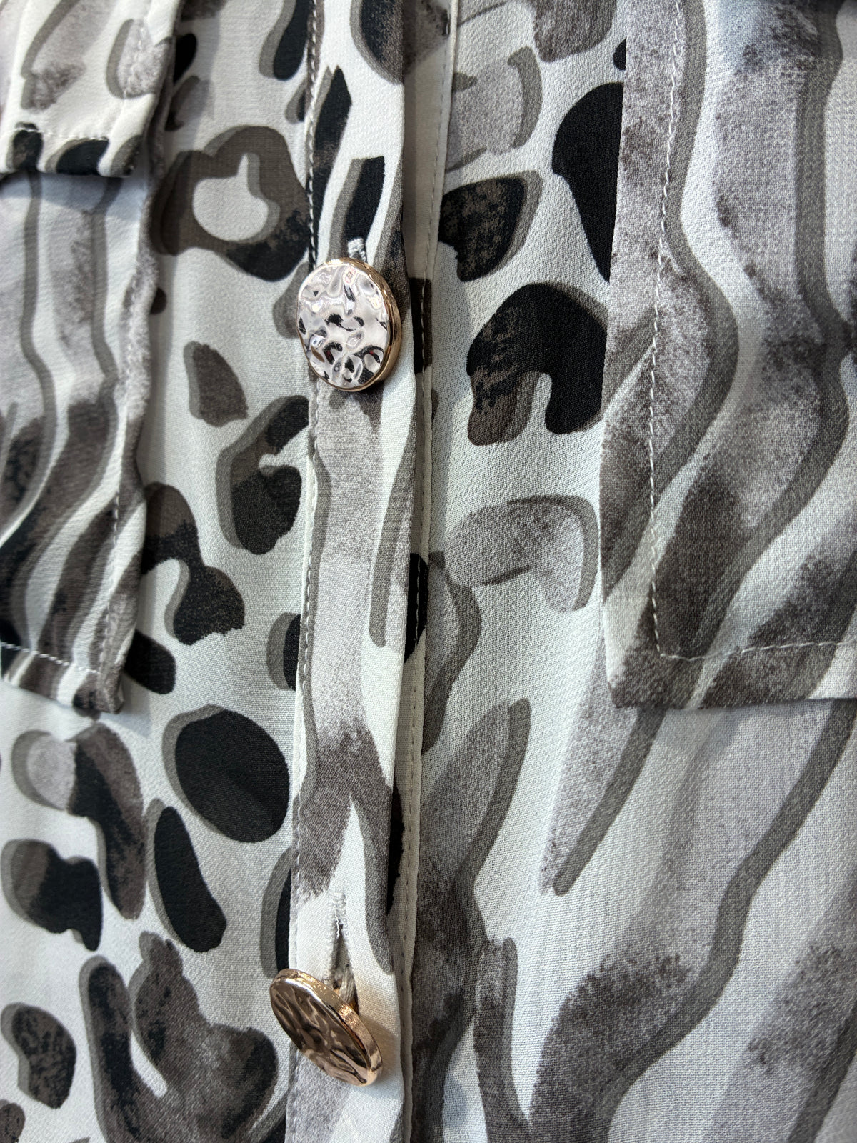 Amaya - Leopard long sleeve shirt - Size 8