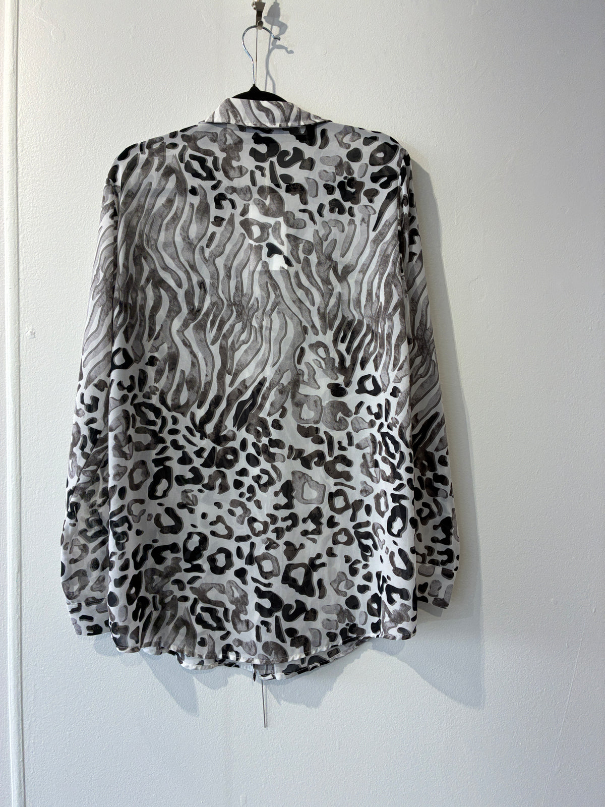 Amaya - Leopard long sleeve shirt - Size 8