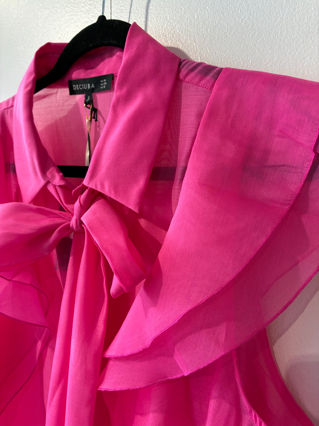 Decjuba - Sleeveless frilly shirt - Size 16