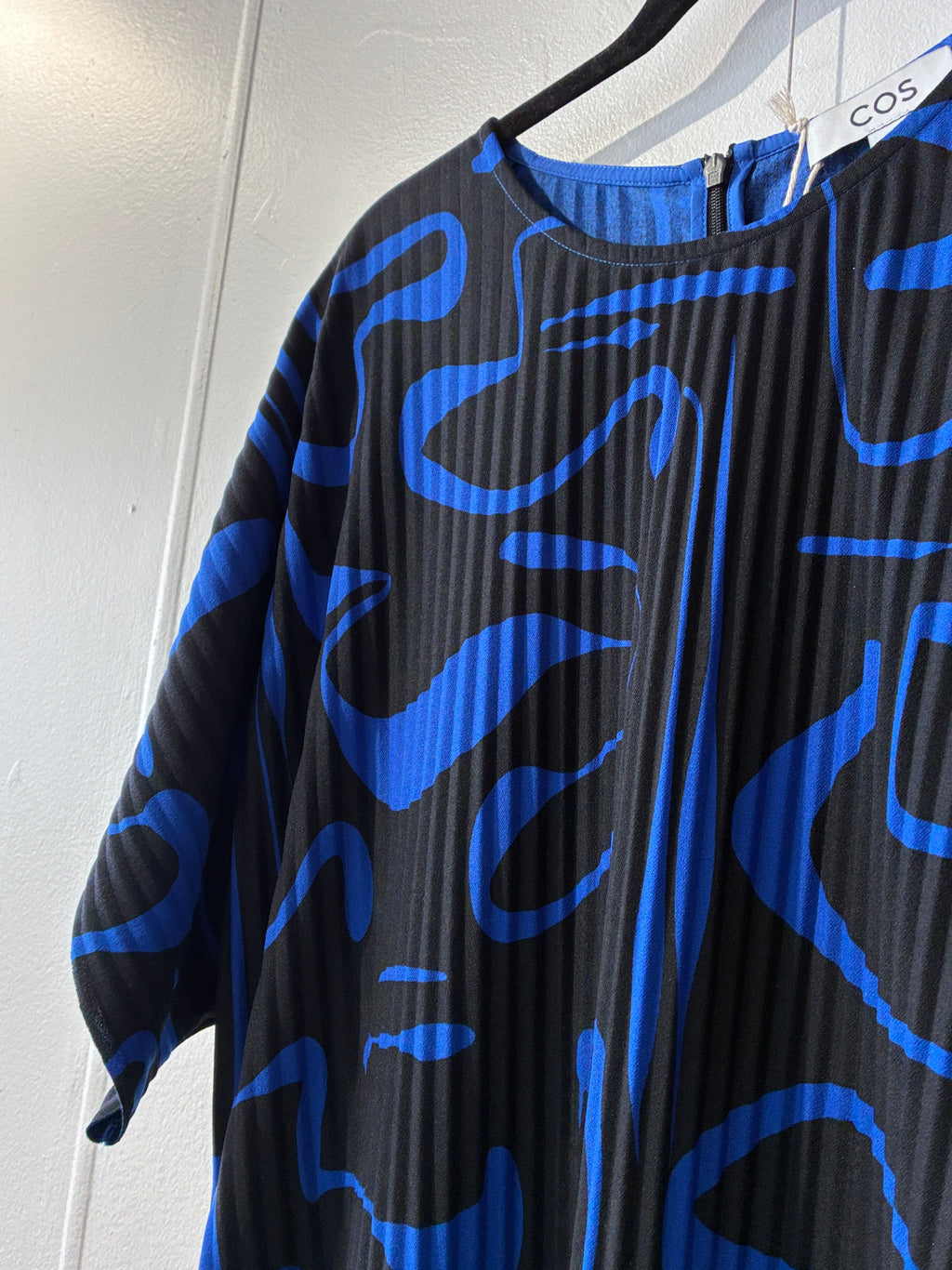 COS - Bold print pleat dress - Size L