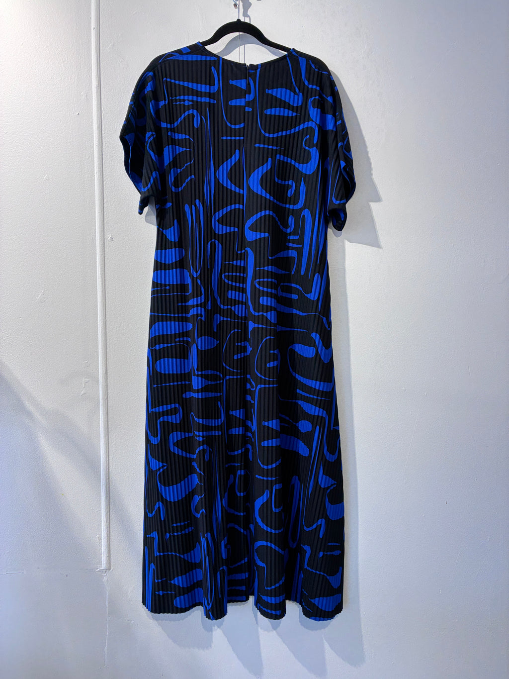 COS - Bold print pleat dress - Size L