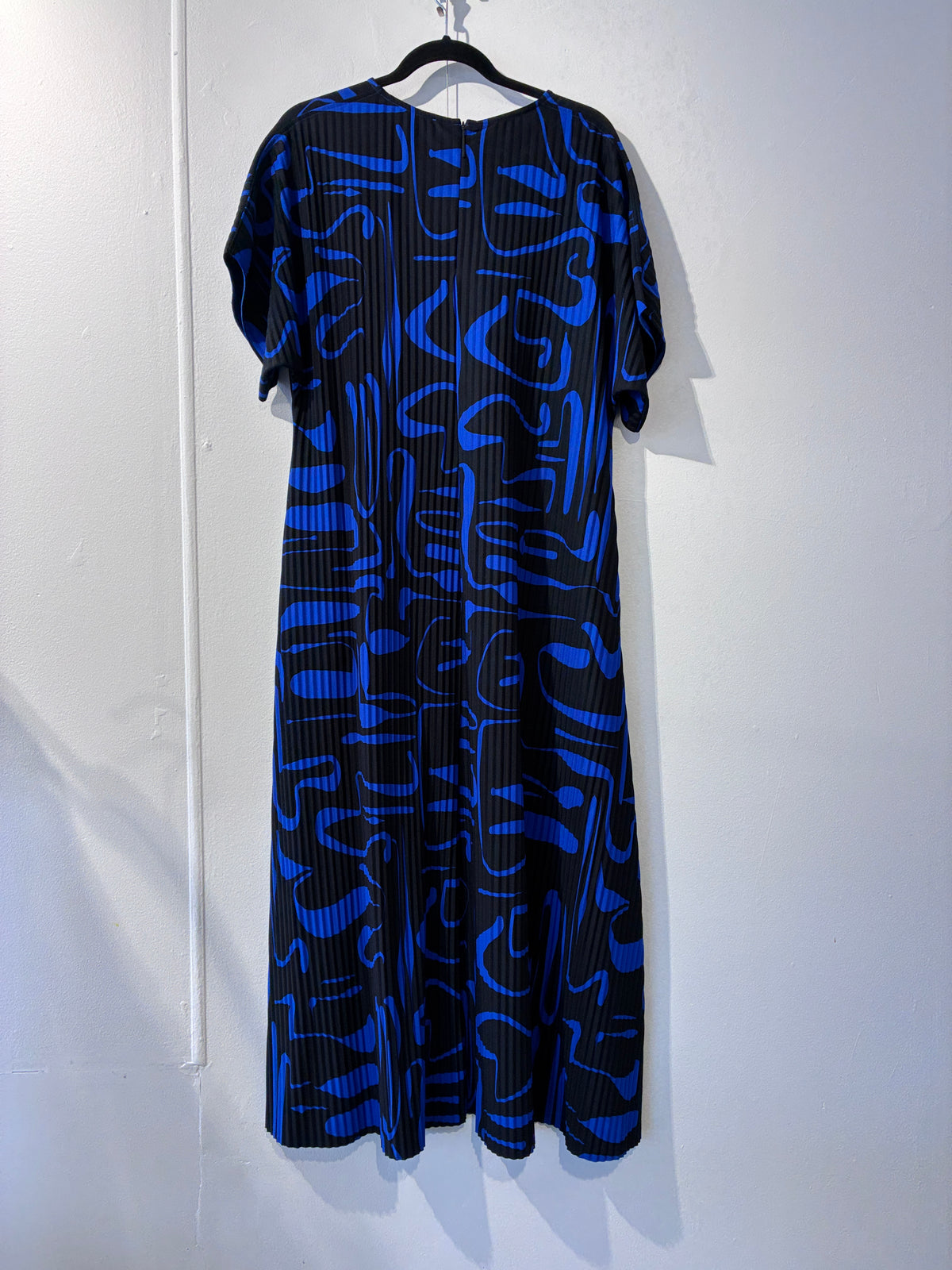 COS - Bold print pleat dress - Size L