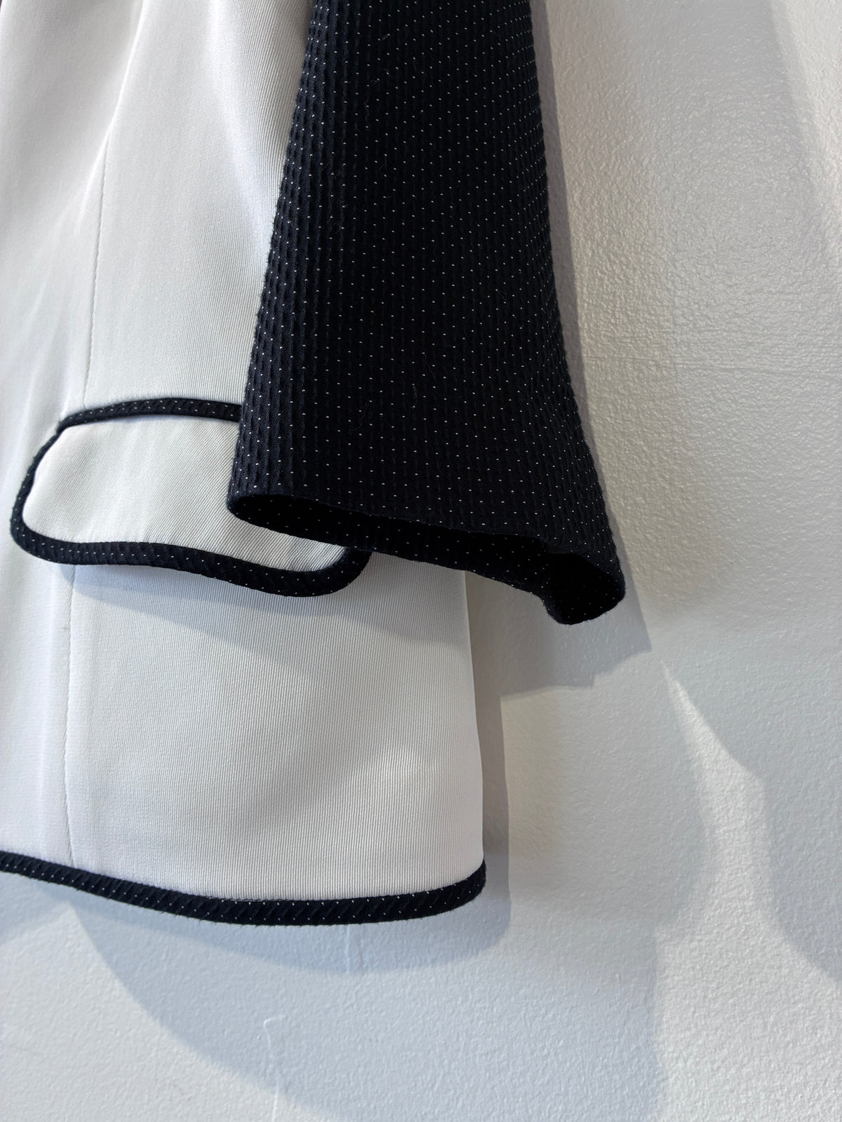 Adrienne Winkelmann - White/black blazer - Size L/XL