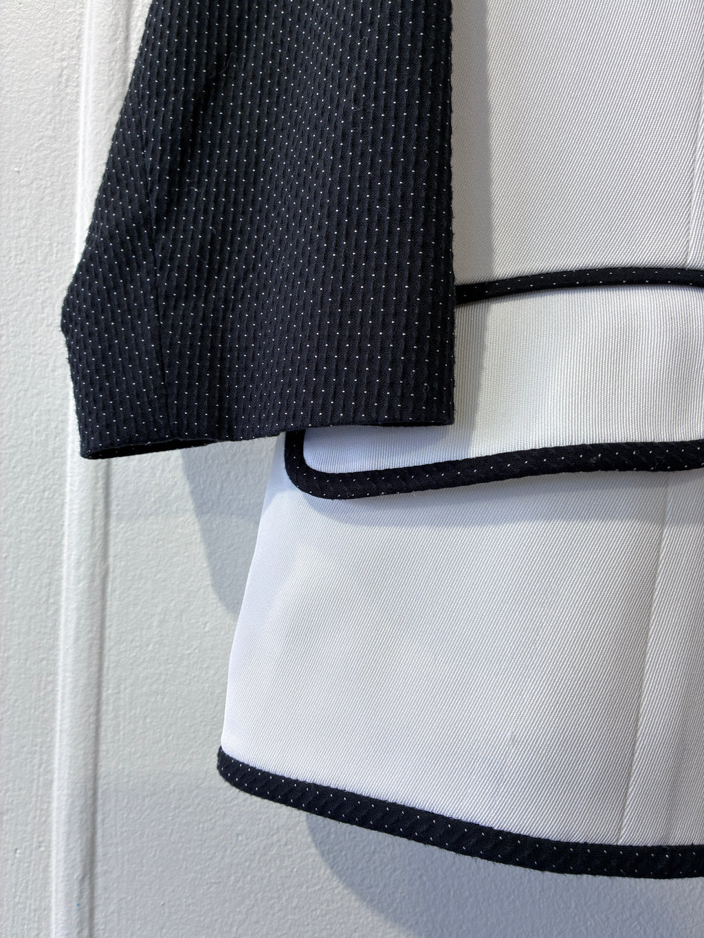 Adrienne Winkelmann - White/black blazer - Size L/XL